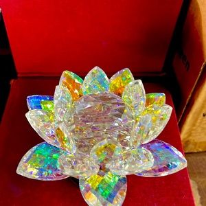 Crystal lotus flower Rotates